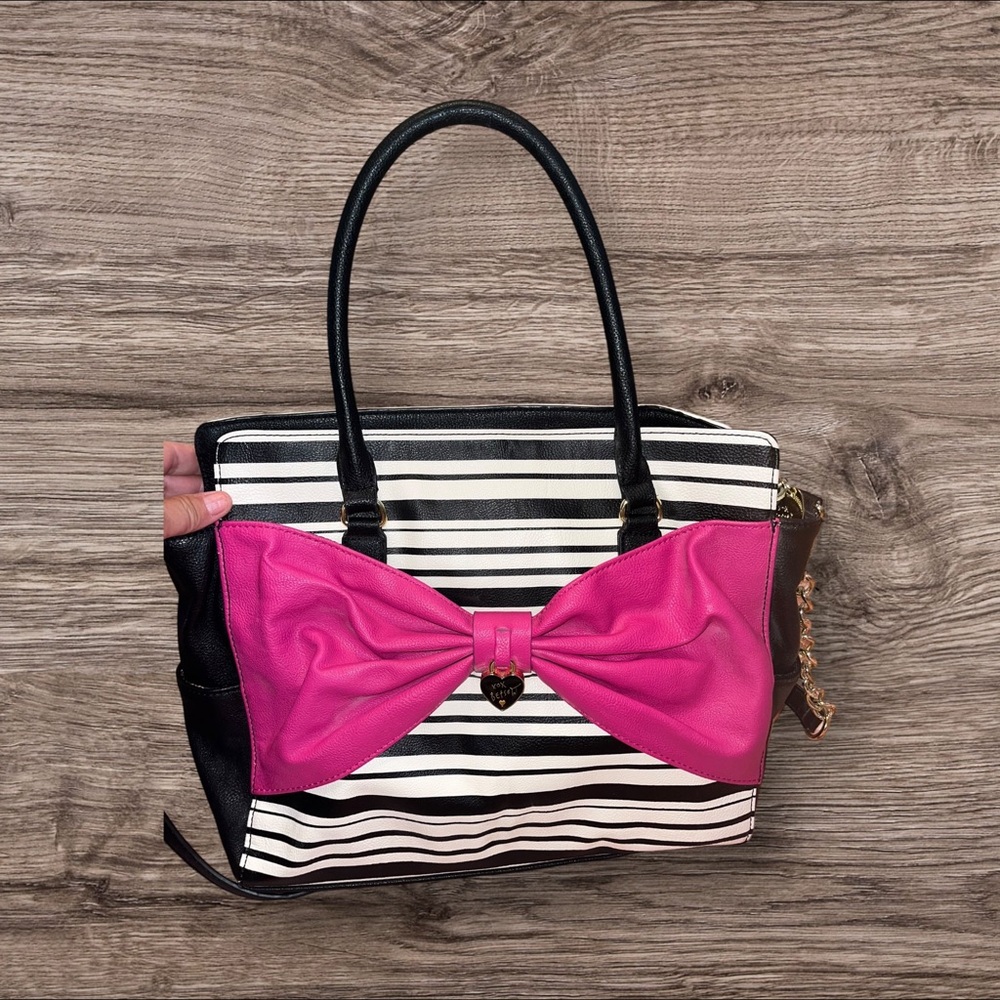 Betsy Johnson shoulder bag